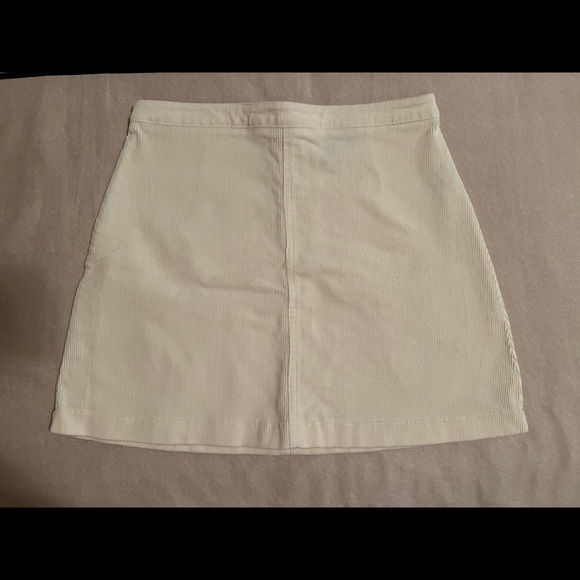 Forever 21 Medium White/Cream Corduroy Mini Skirt - Picture 1 of 2